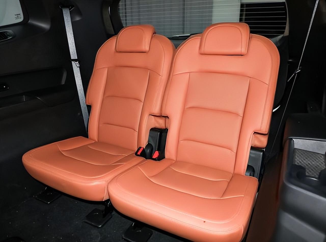 吉利的“爆款”,車長4900mm,全新外觀設(shè)計、6座布局,2.0T動力