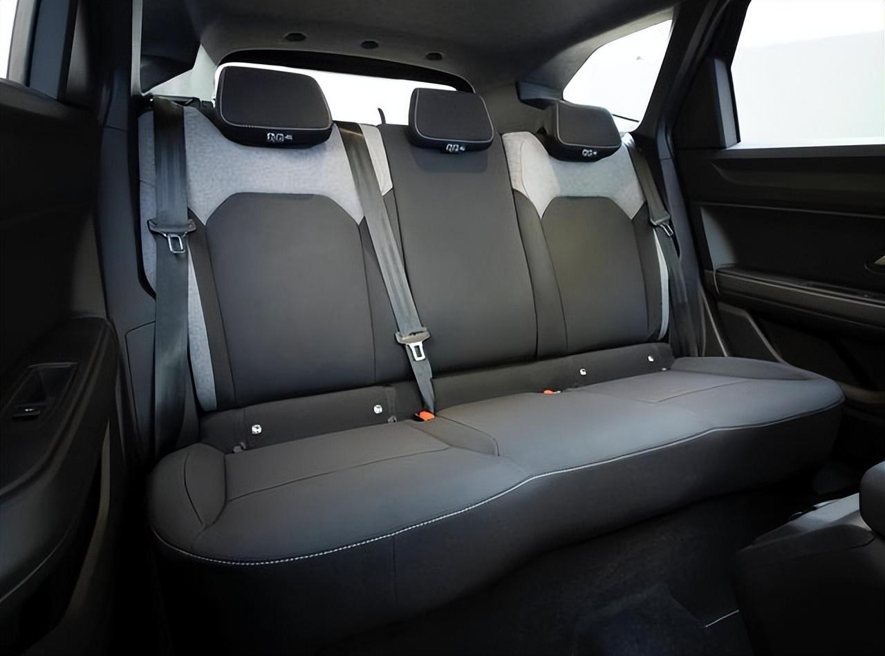 又一高顏值SUV,車長4570mm,搭載1.2T+48V輕混,后排放倒就是床