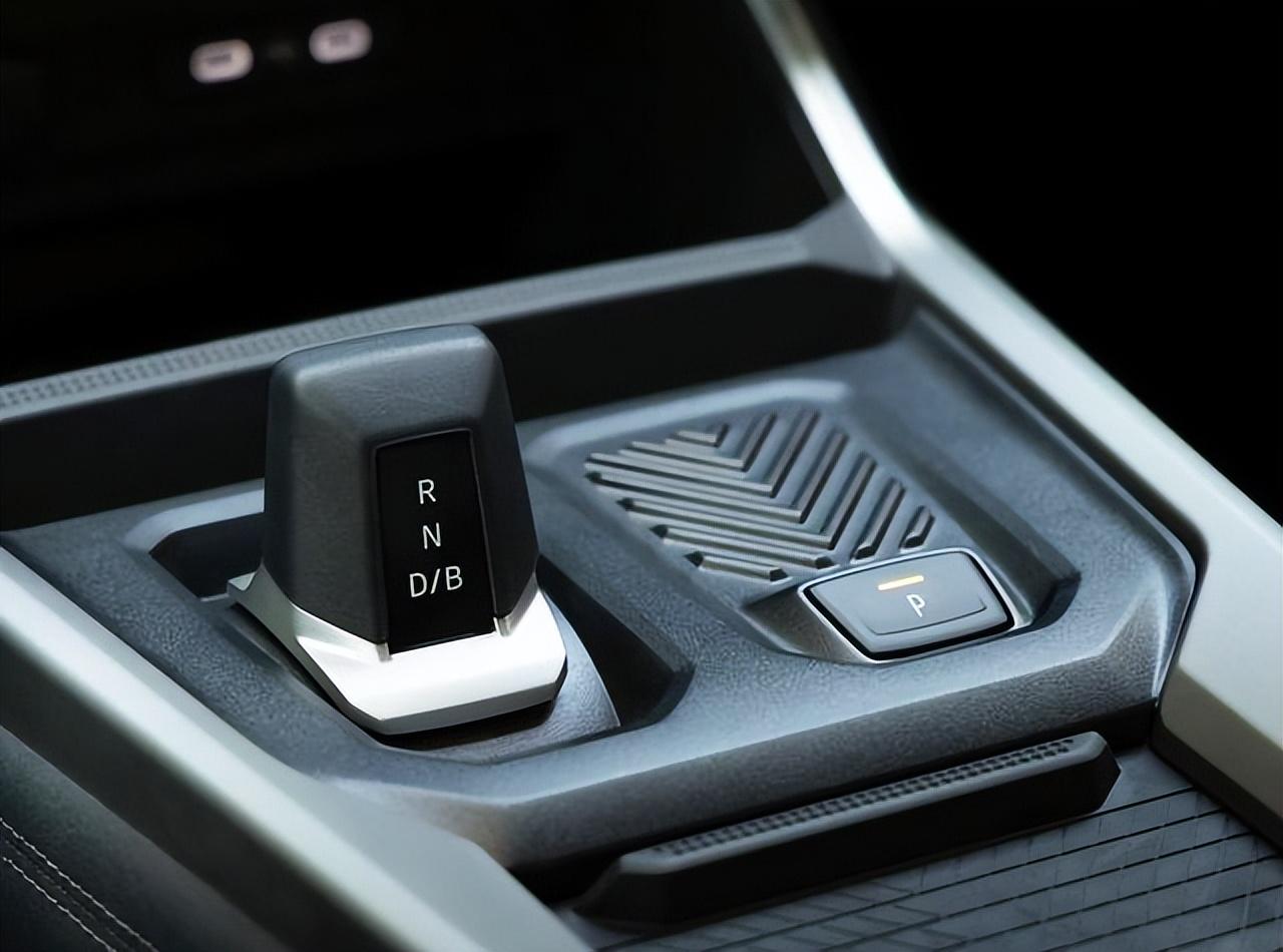 又一高顏值SUV,車長4570mm,搭載1.2T+48V輕混,后排放倒就是床