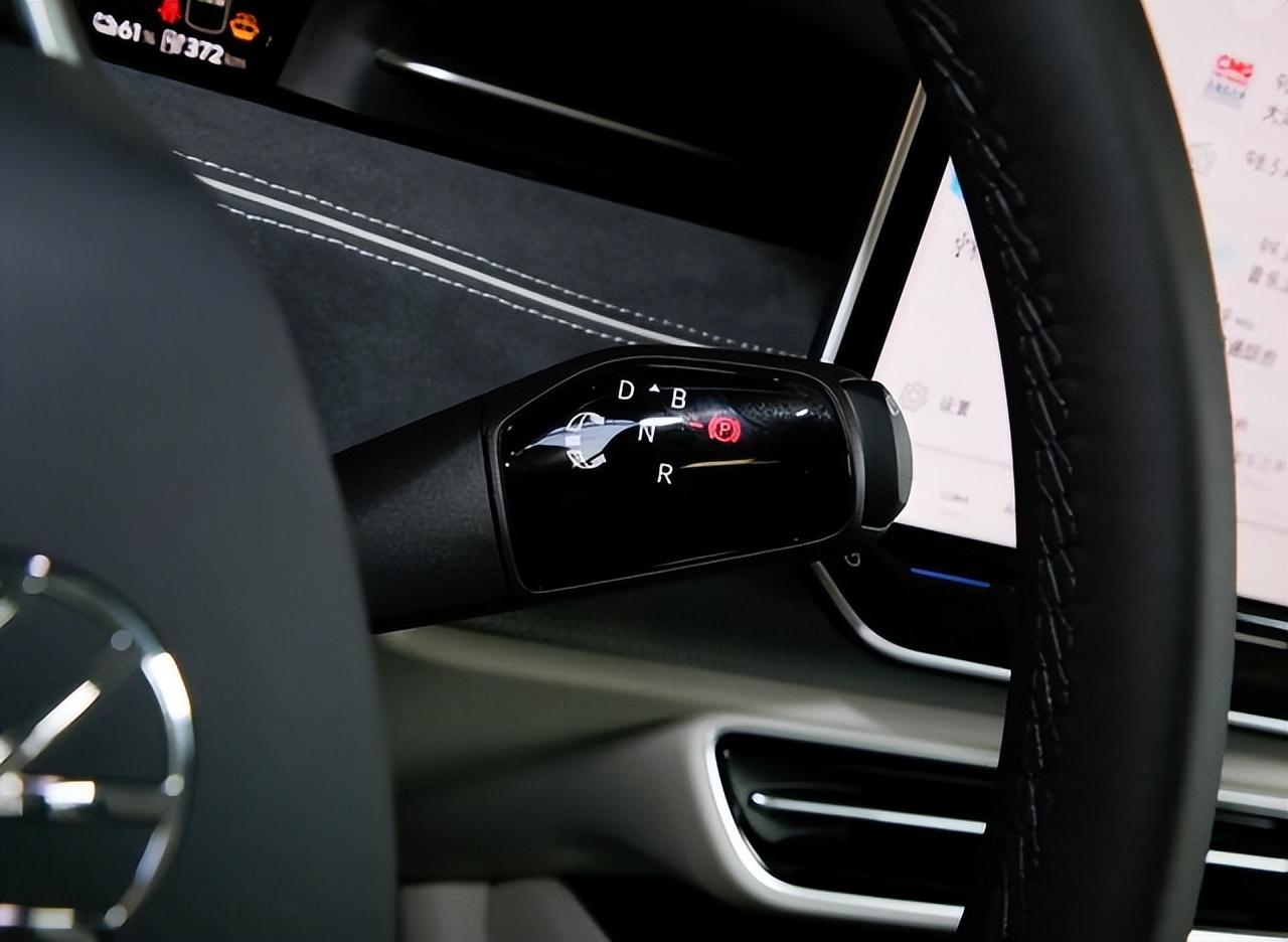 大眾新車來(lái)了,車長(zhǎng)4695mm,提供三套動(dòng)力組合,10月10日正式亮相