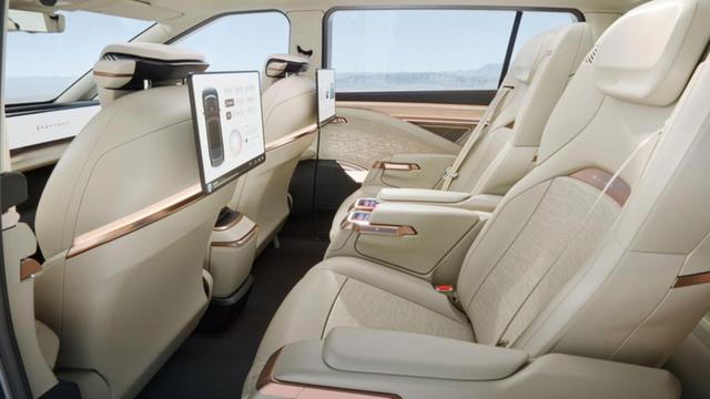 富士康汽車來了,車長5130mm,提供6座/7座布局,綜合續航660公里