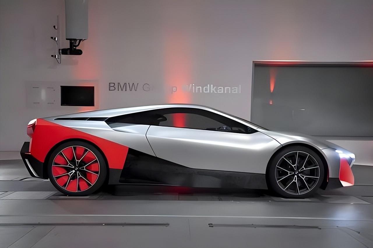 寶馬i8繼任車型,雙門轎跑式車身,搭載四電機系統,支持800V快充