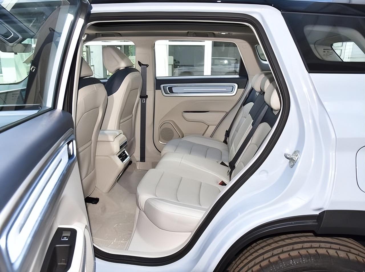 城市硬派SUV,車長4442mm,新增“小書包”,搭載1.5TD四缸+7DCT