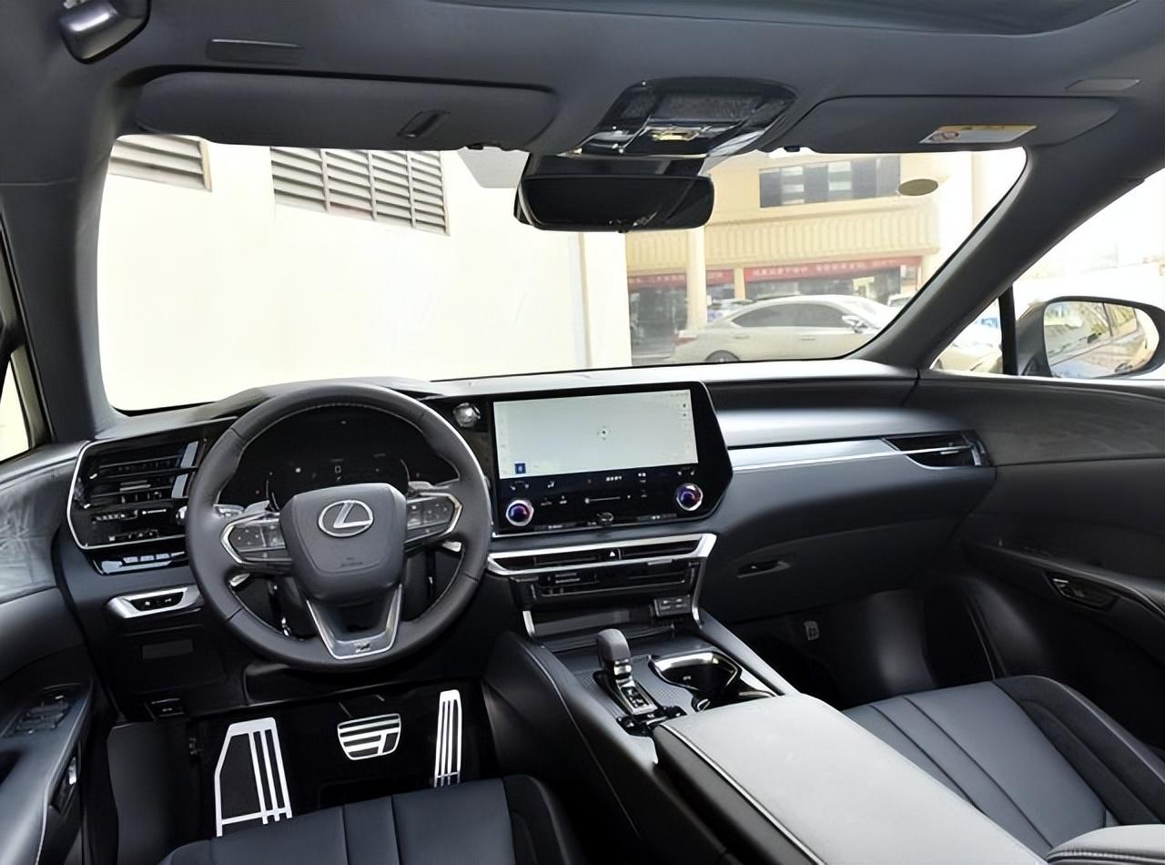 日系豪華SUV,車長4890mm,2.0T四缸+8AT+全輪驅動,起步247馬力