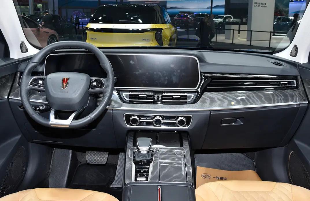 新款紅旗HS5在天津車展亮相,定位中型SUV