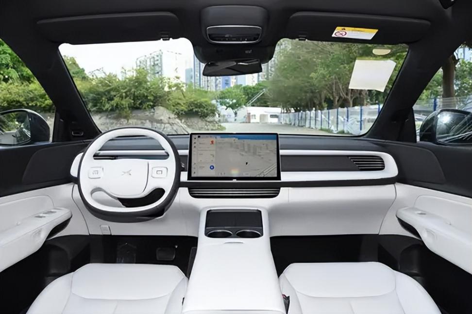 小鵬G6:4.7萬購車權(quán)益,配800V+智駕,限時17.99萬起