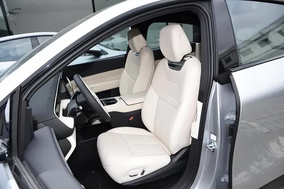 小鵬G6:4.7萬購車權(quán)益,配800V+智駕,限時17.99萬起