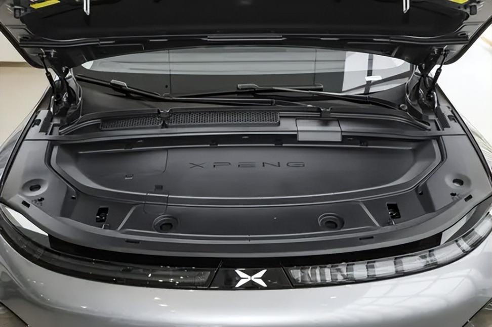 小鵬G6:4.7萬購車權(quán)益,配800V+智駕,限時17.99萬起
