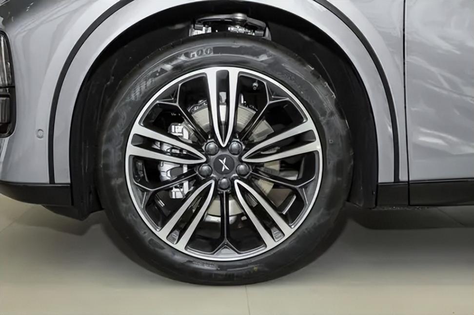小鵬G6:4.7萬購車權(quán)益,配800V+智駕,限時17.99萬起