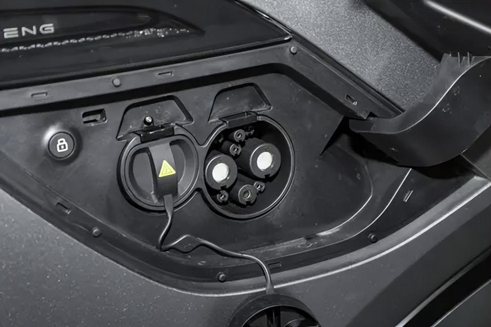 小鵬G6:4.7萬購車權(quán)益,配800V+智駕,限時17.99萬起