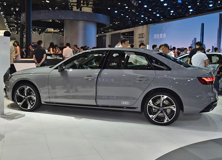 即將上市的2025款奧迪A4L,新增三區恒溫空調,配S-LINE外觀套件
